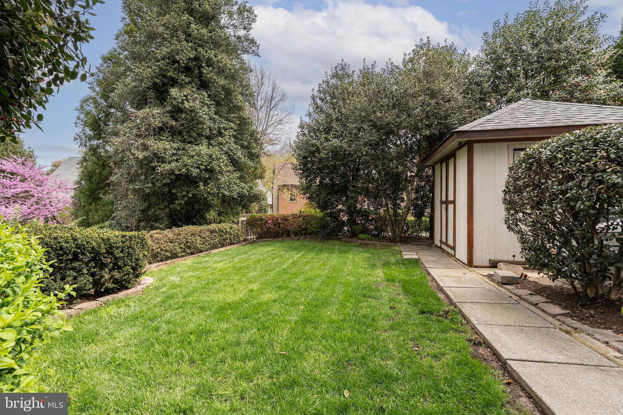 COUNTRY CLUB HILLS - Residential