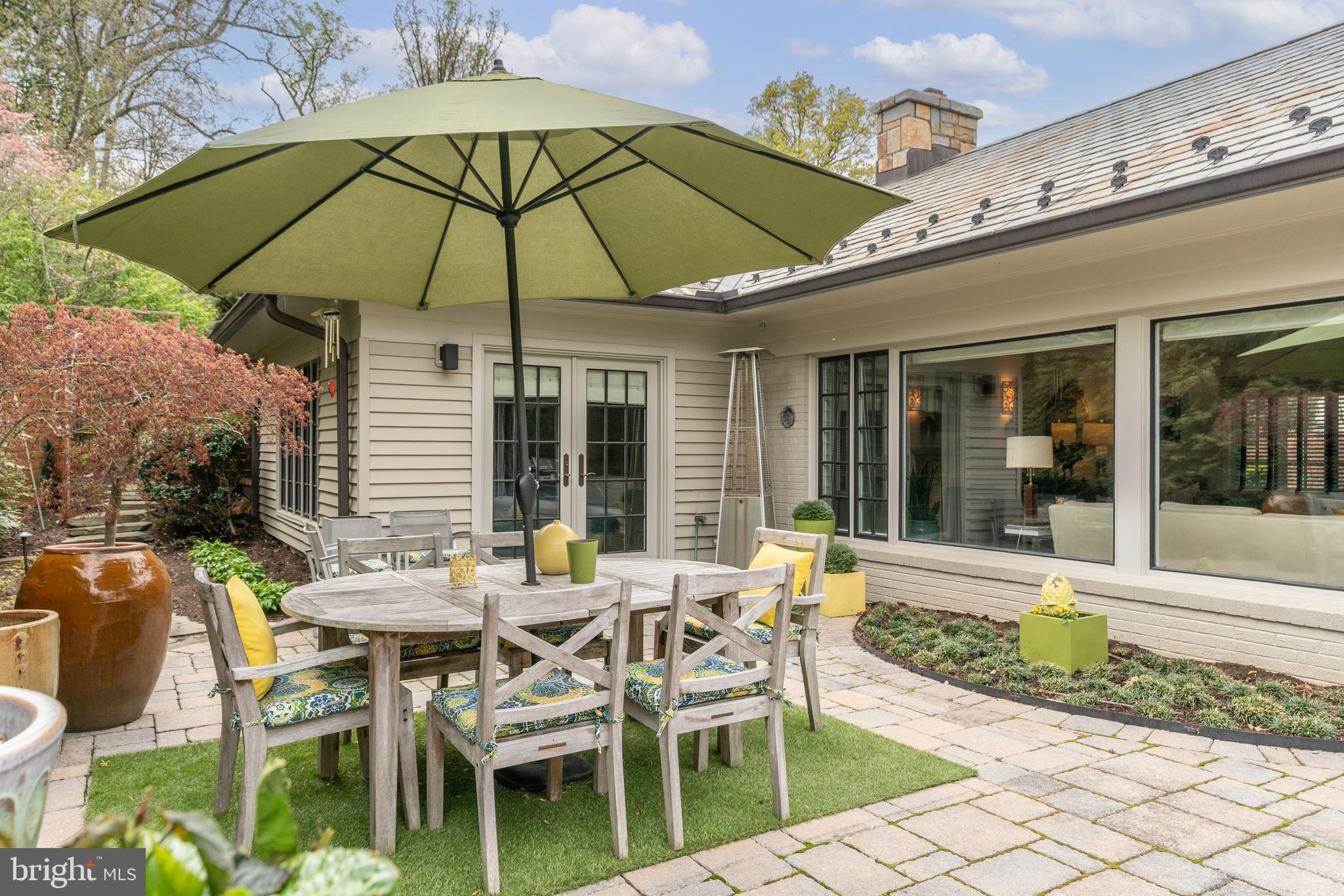 COUNTRY CLUB HILLS - Residential