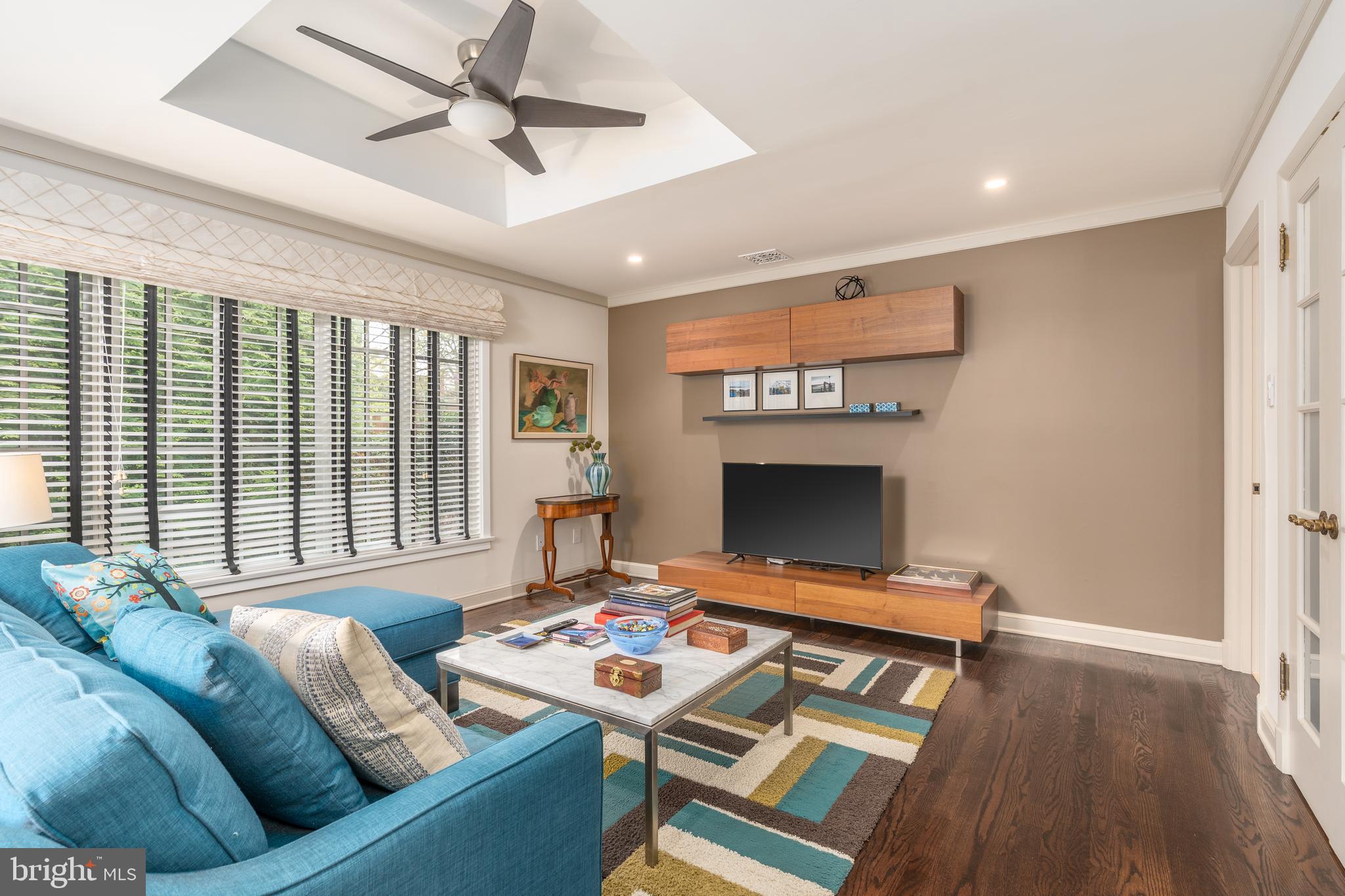 COUNTRY CLUB HILLS - Residential