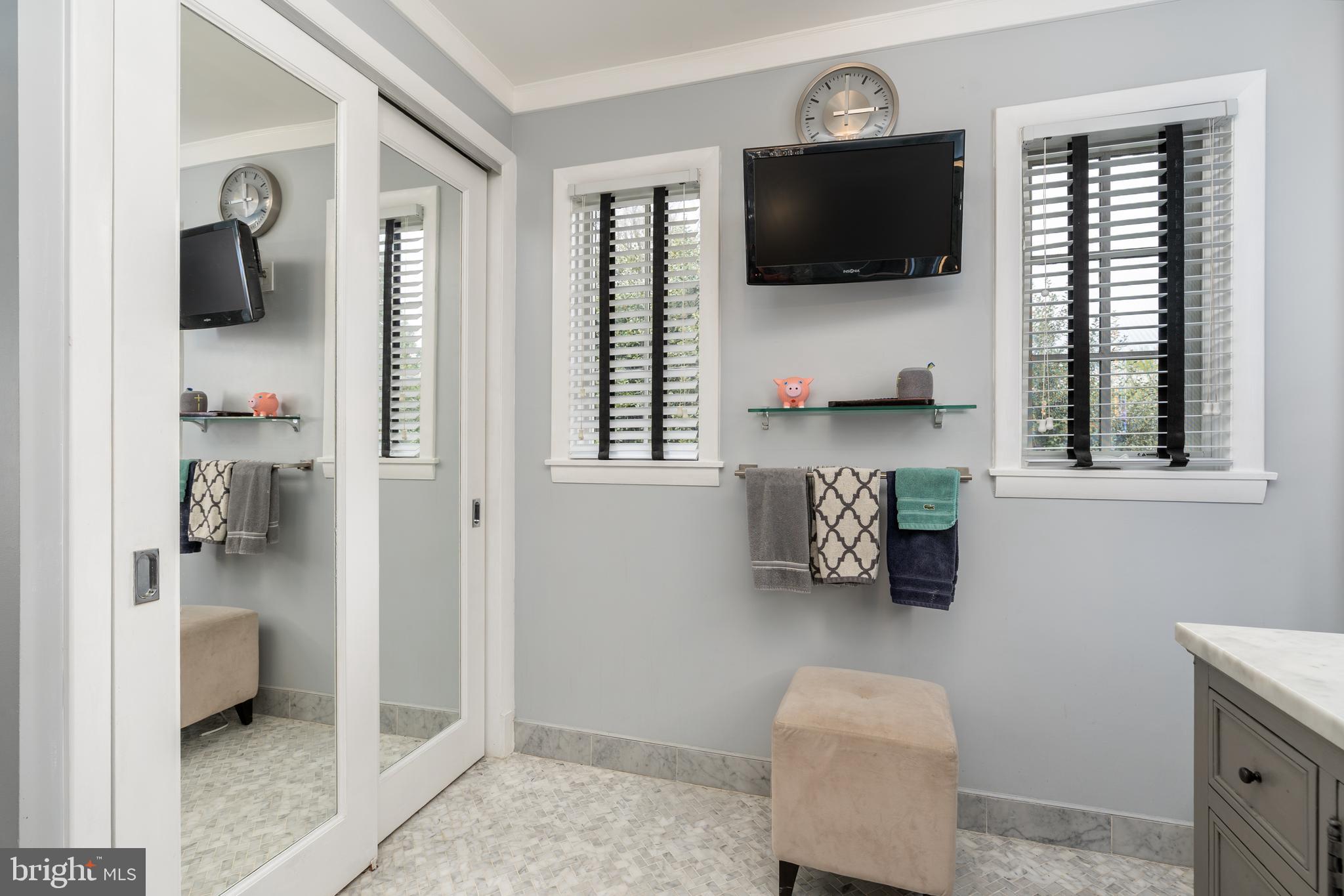 COUNTRY CLUB HILLS - Residential