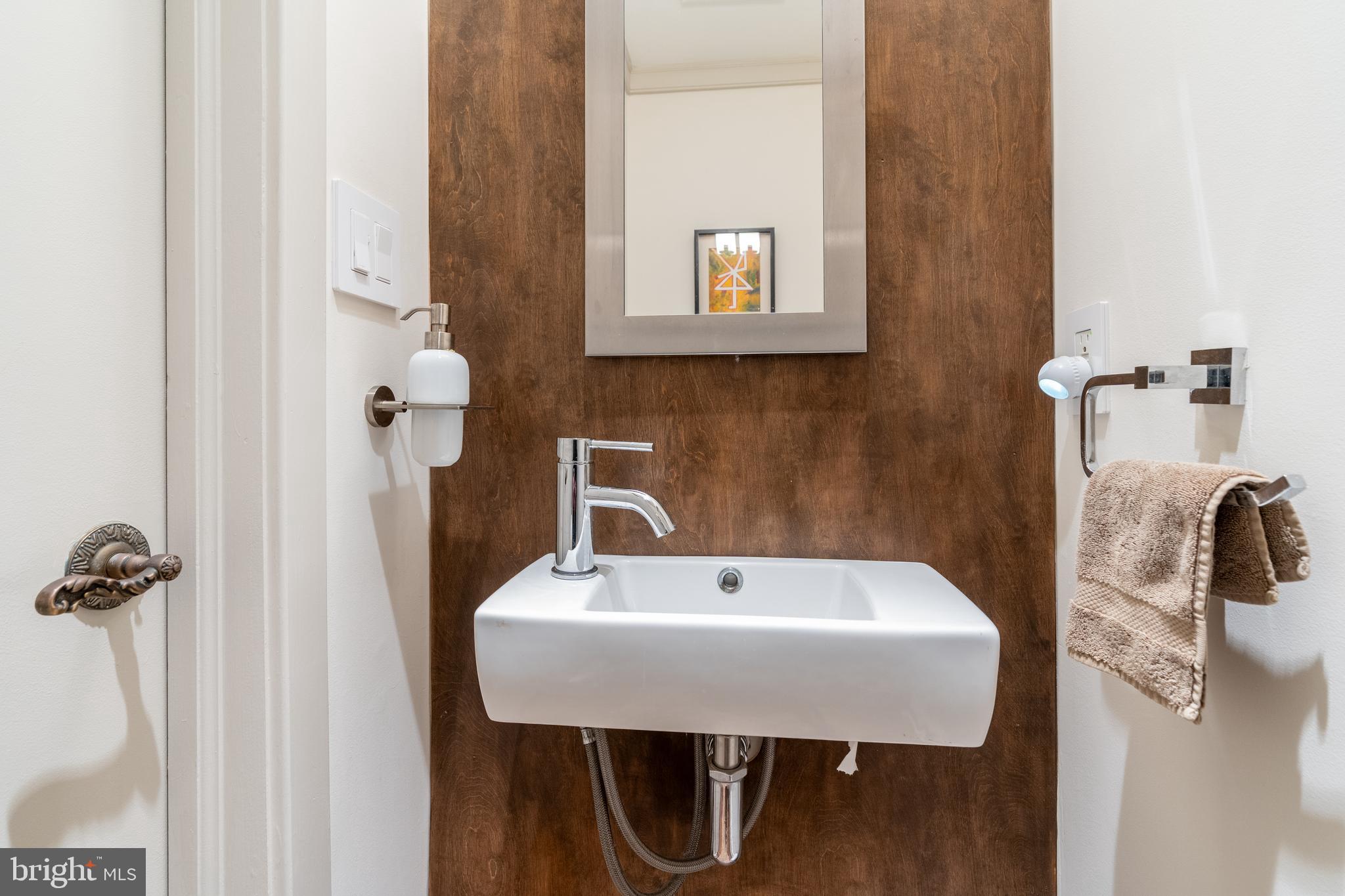 COUNTRY CLUB HILLS - Residential