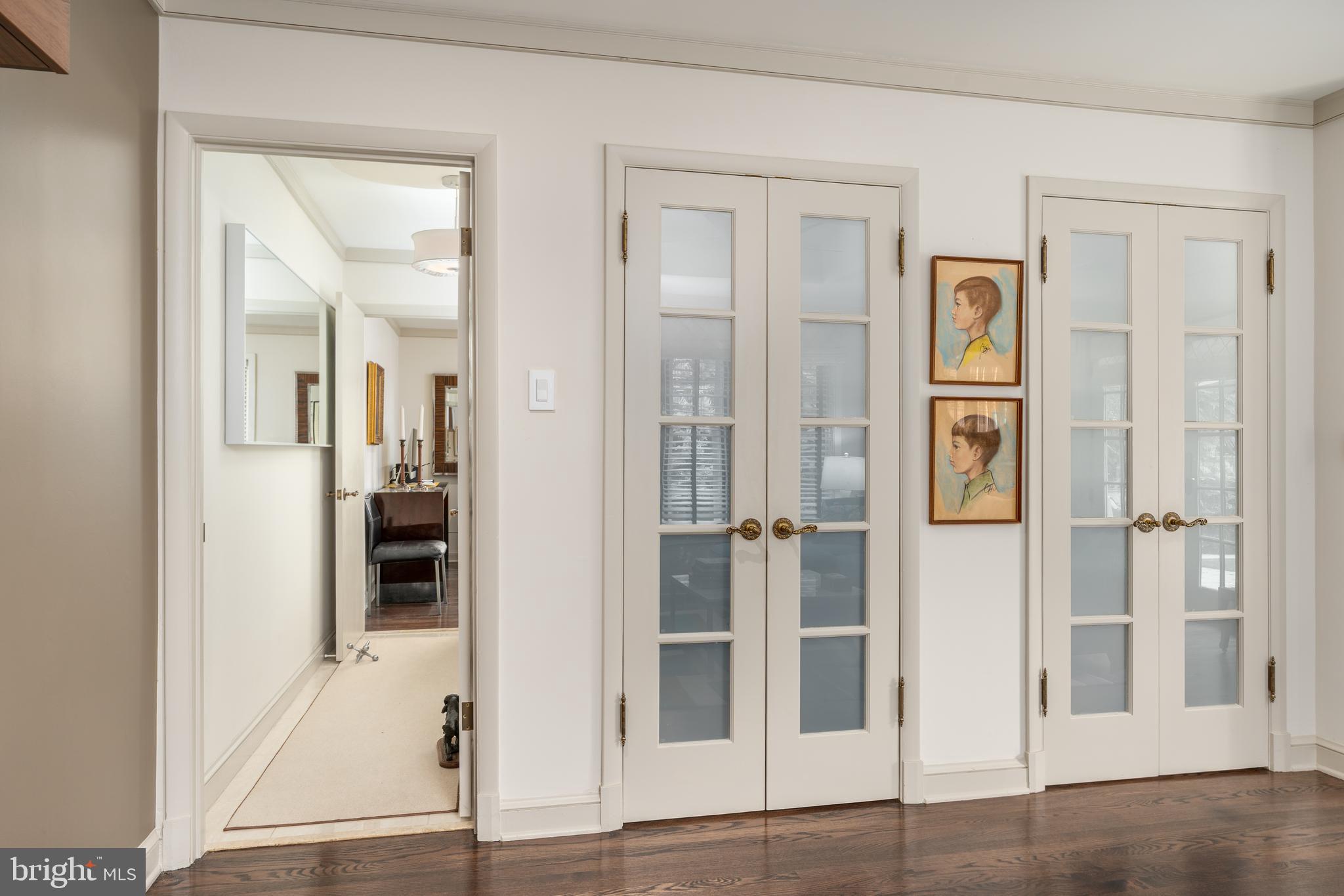 COUNTRY CLUB HILLS - Residential