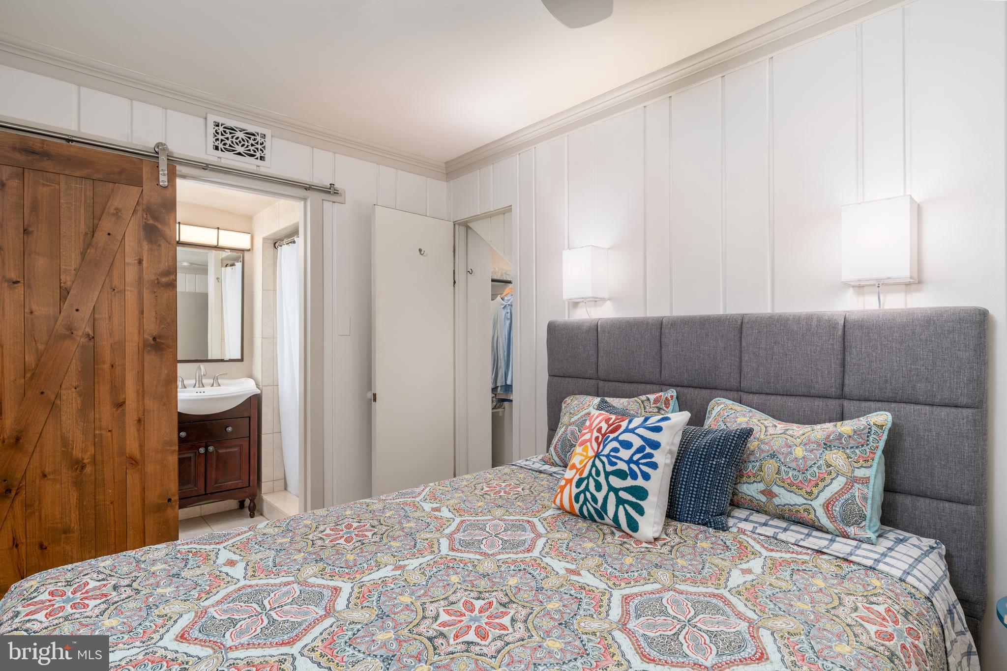 COUNTRY CLUB HILLS - Residential