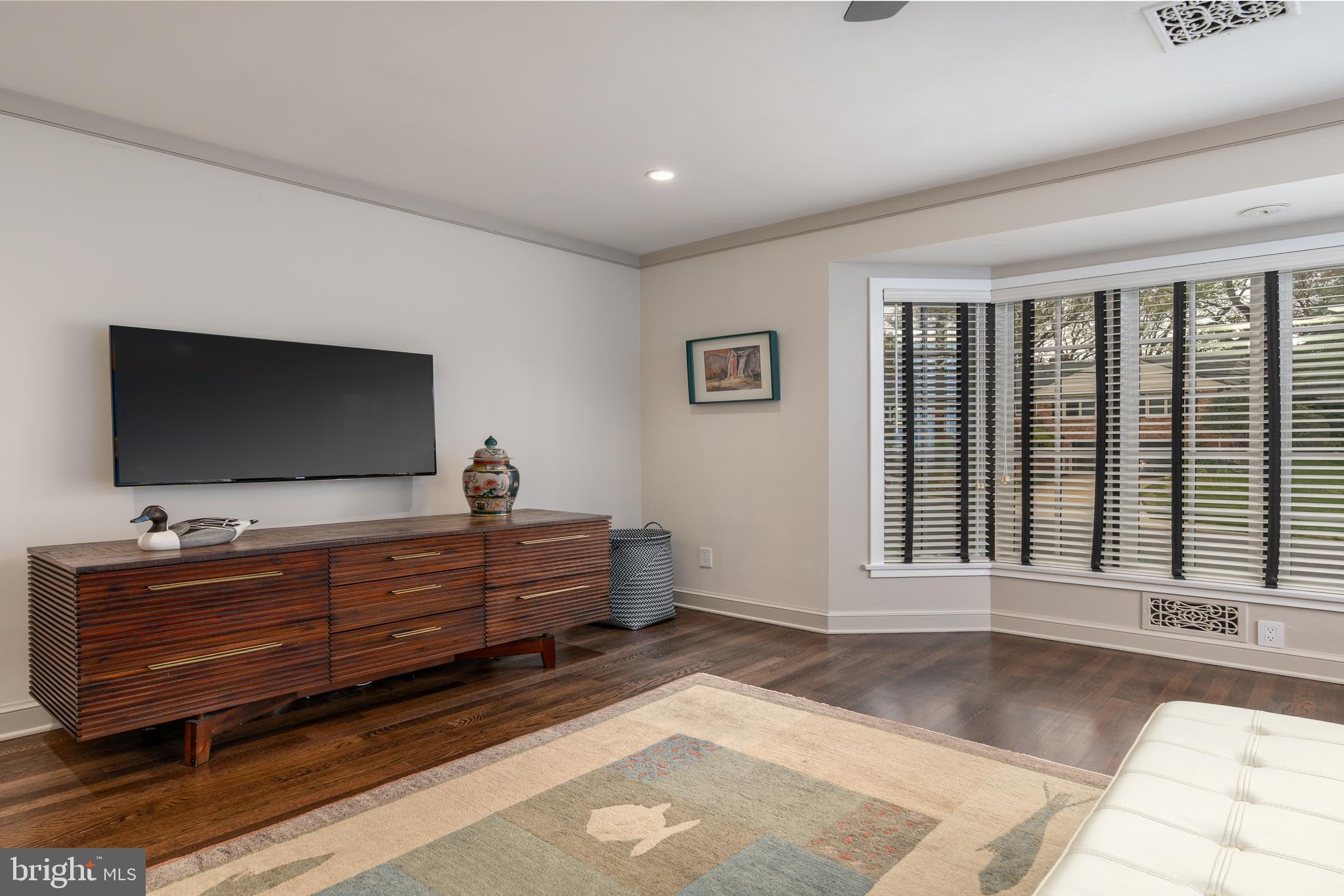 COUNTRY CLUB HILLS - Residential