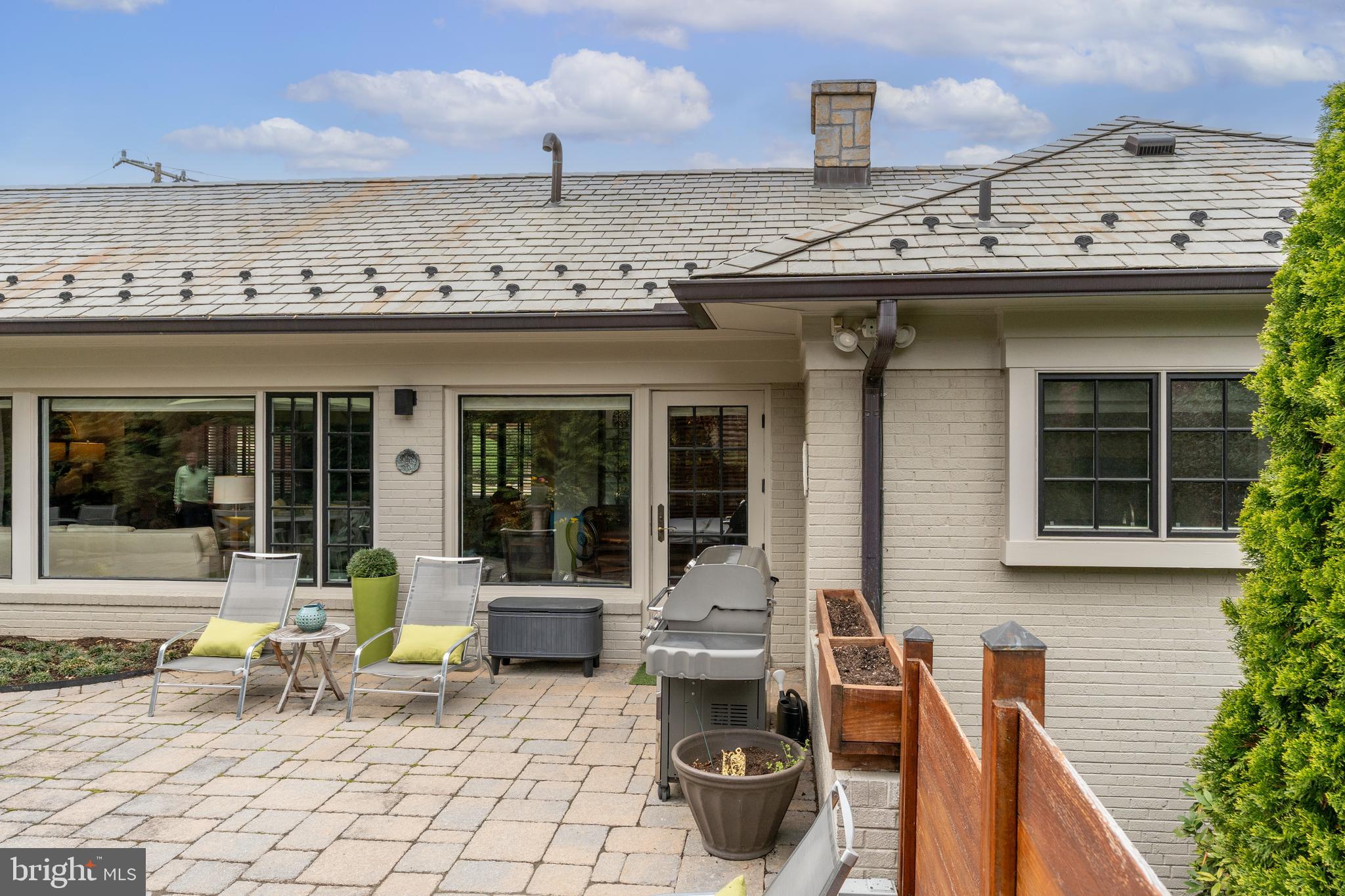 COUNTRY CLUB HILLS - Residential