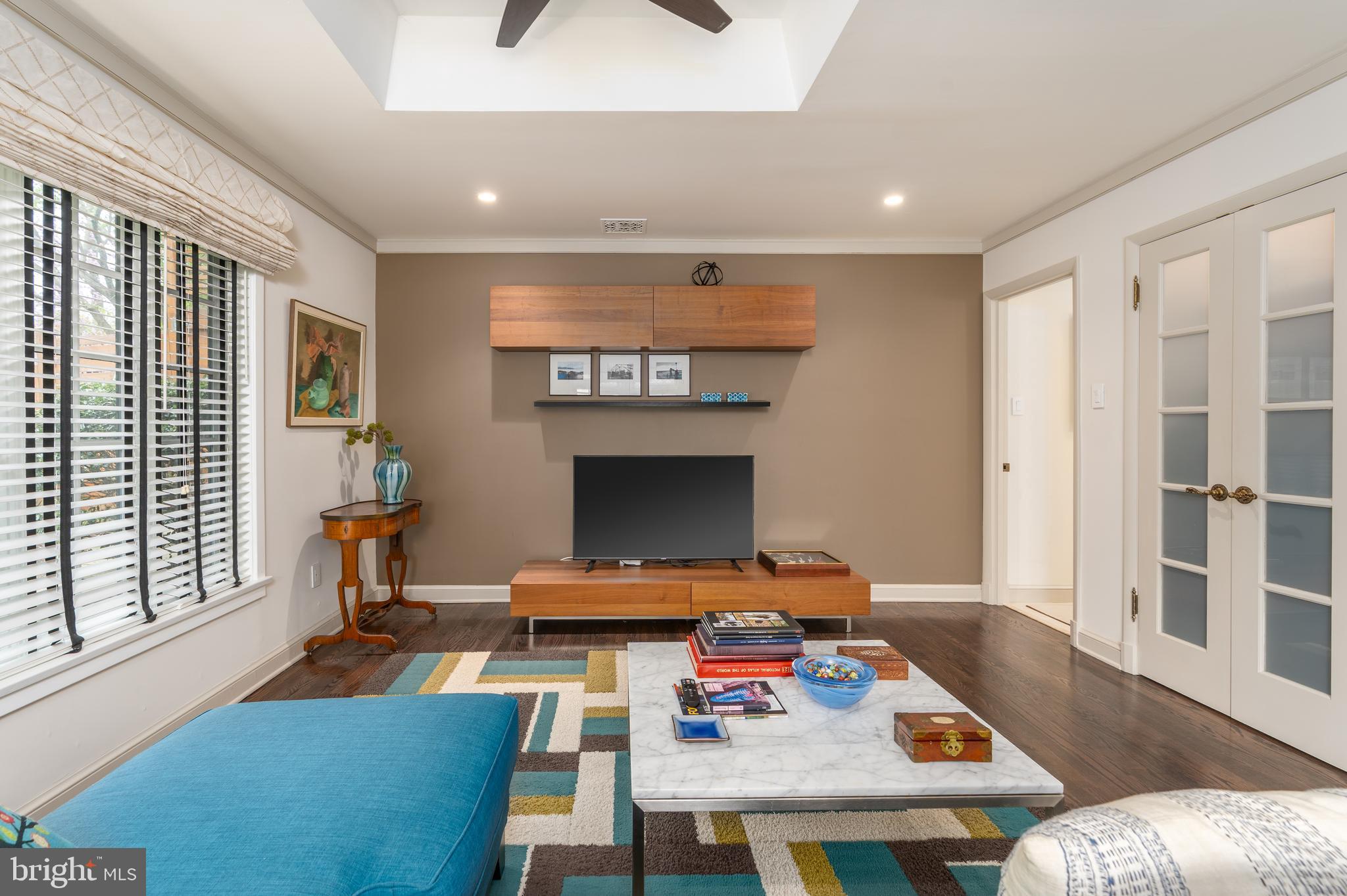 COUNTRY CLUB HILLS - Residential