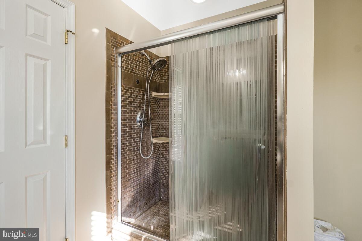 HUNTERS RUN - Residential