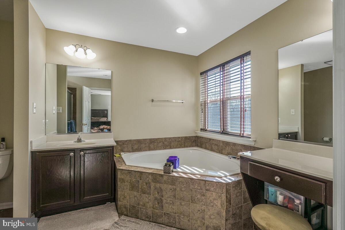 HUNTERS RUN - Residential