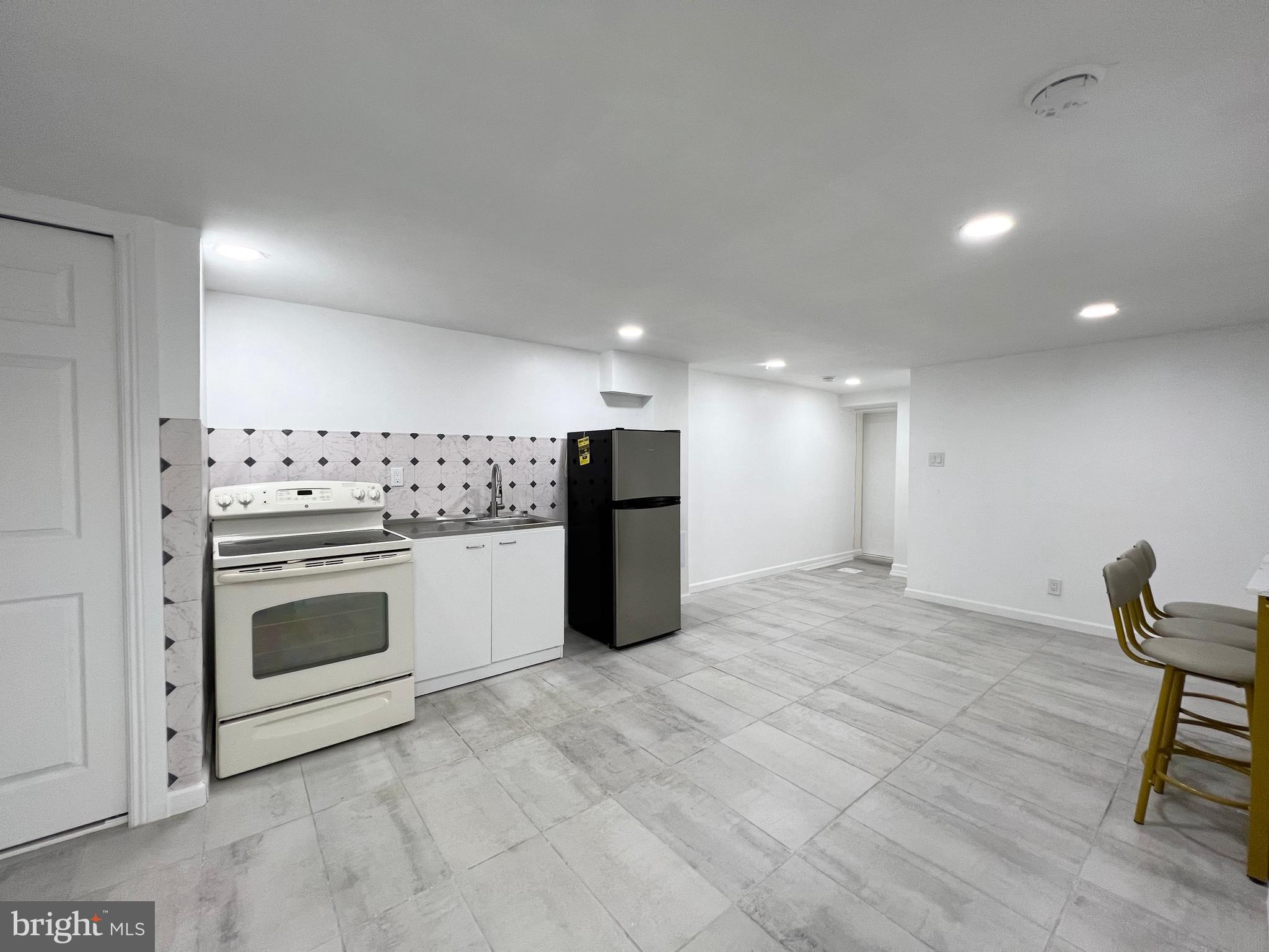 ELMWOOD PARK - Residential