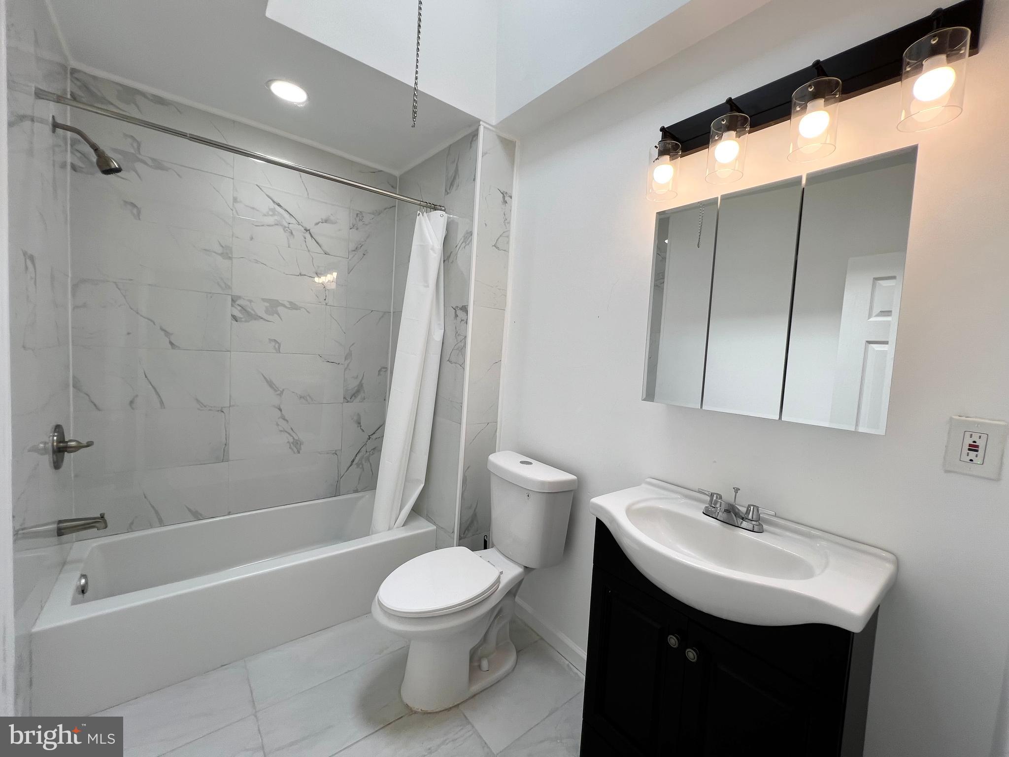 ELMWOOD PARK - Residential