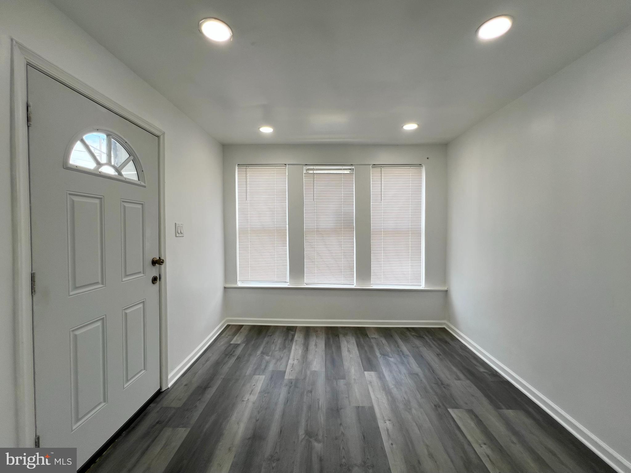 ELMWOOD PARK - Residential