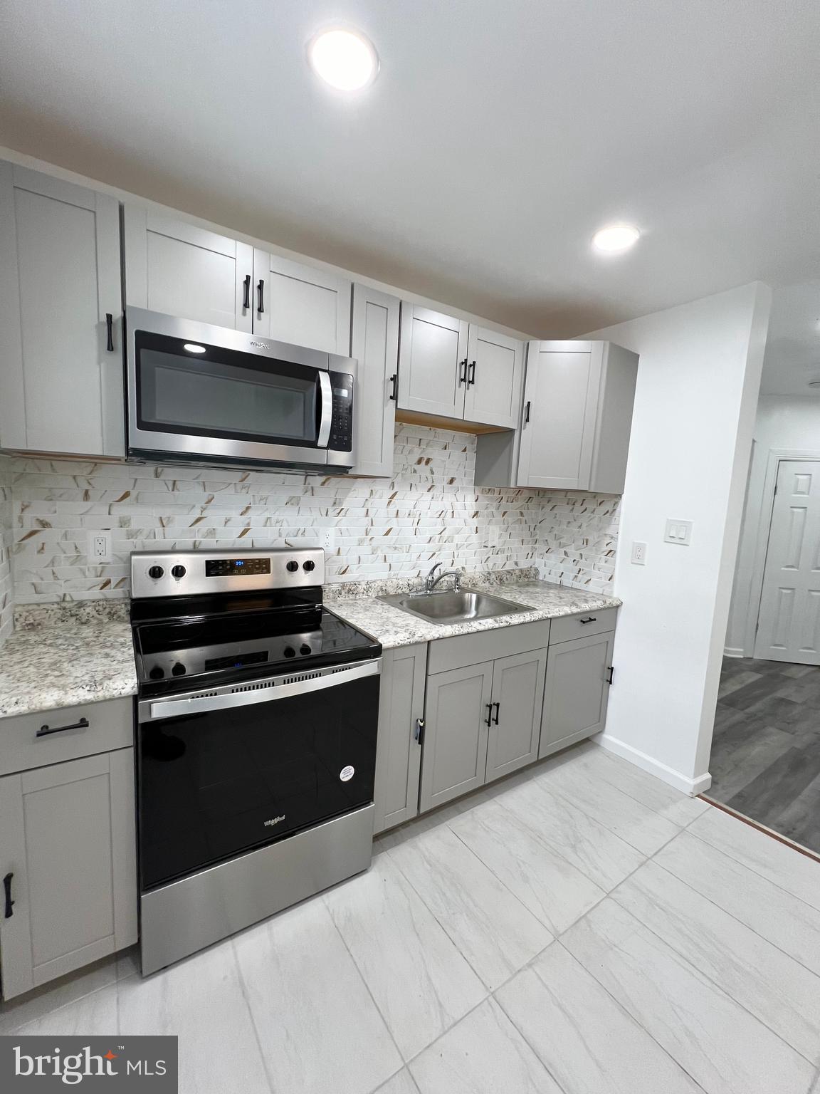 ELMWOOD PARK - Residential