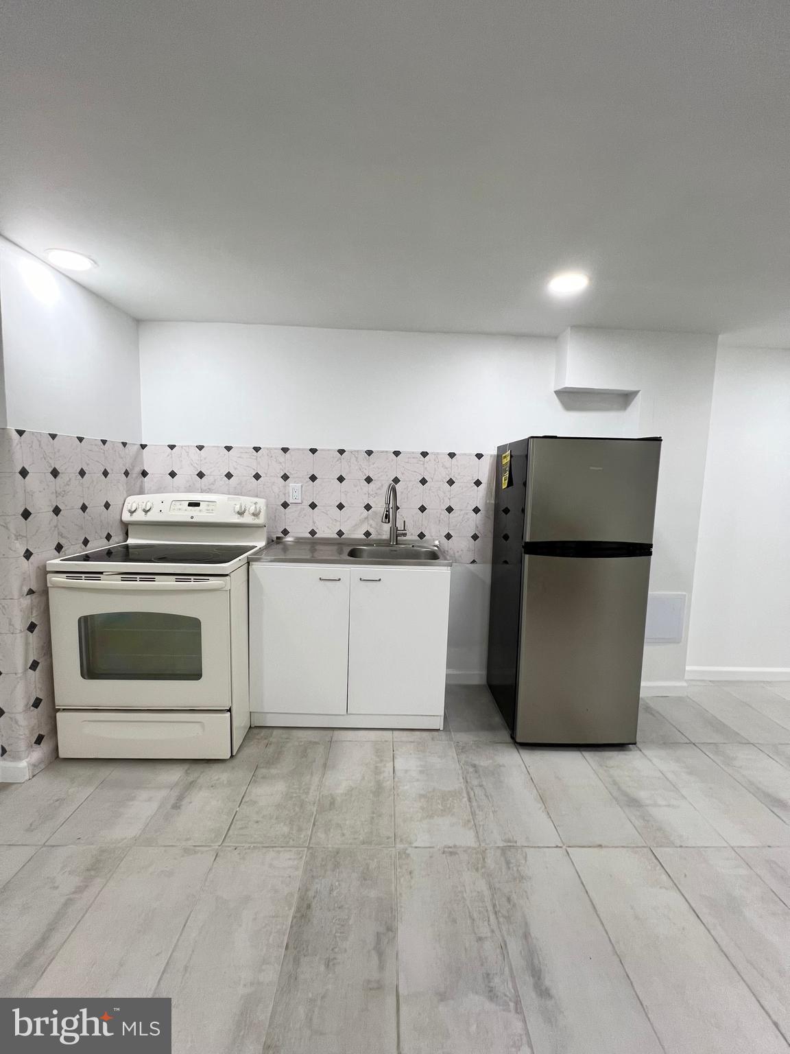 ELMWOOD PARK - Residential