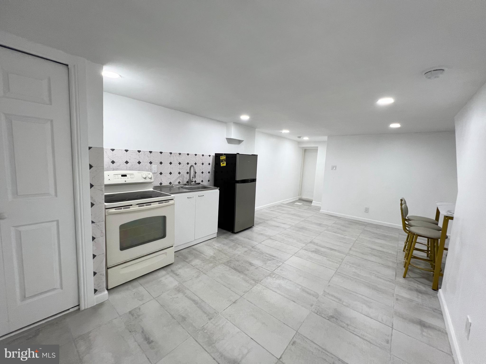 ELMWOOD PARK - Residential
