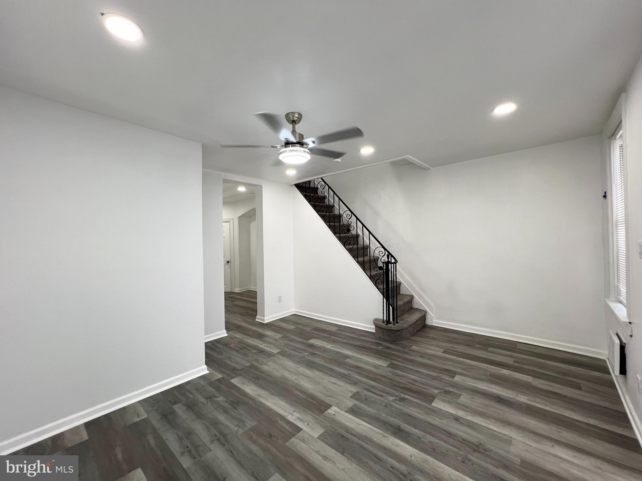 ELMWOOD PARK - Residential