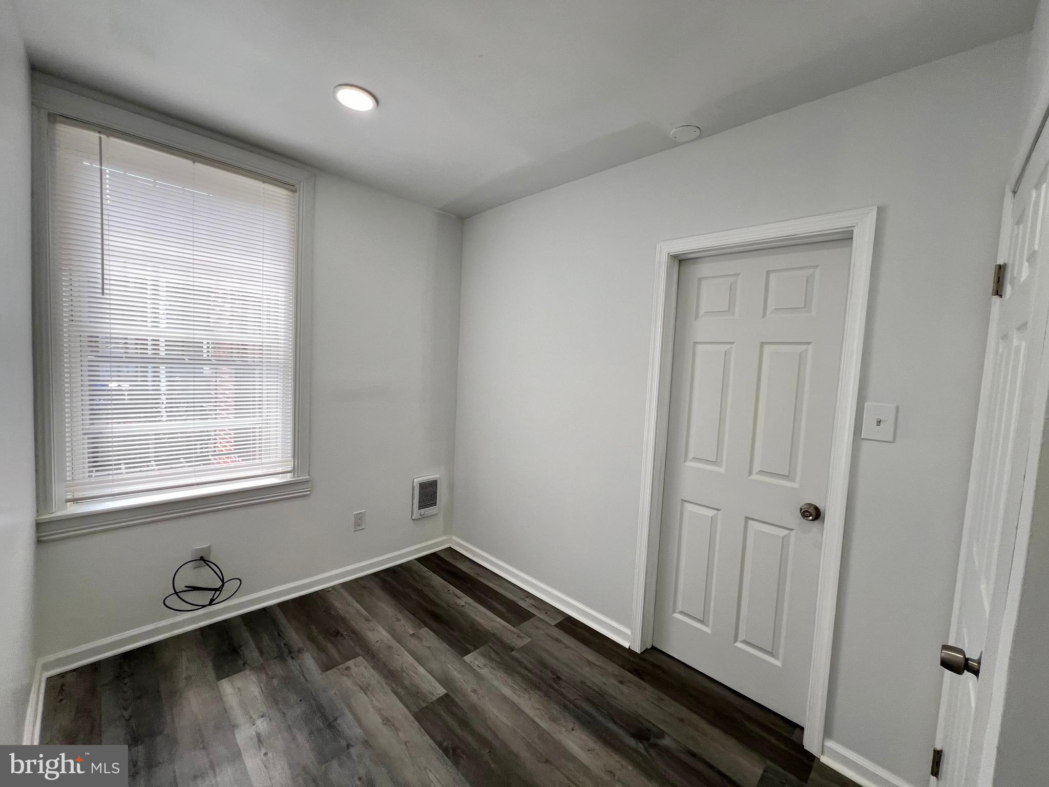 ELMWOOD PARK - Residential