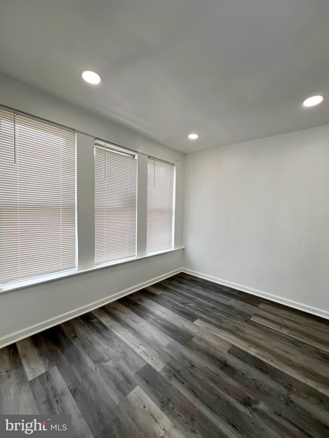 ELMWOOD PARK - Residential