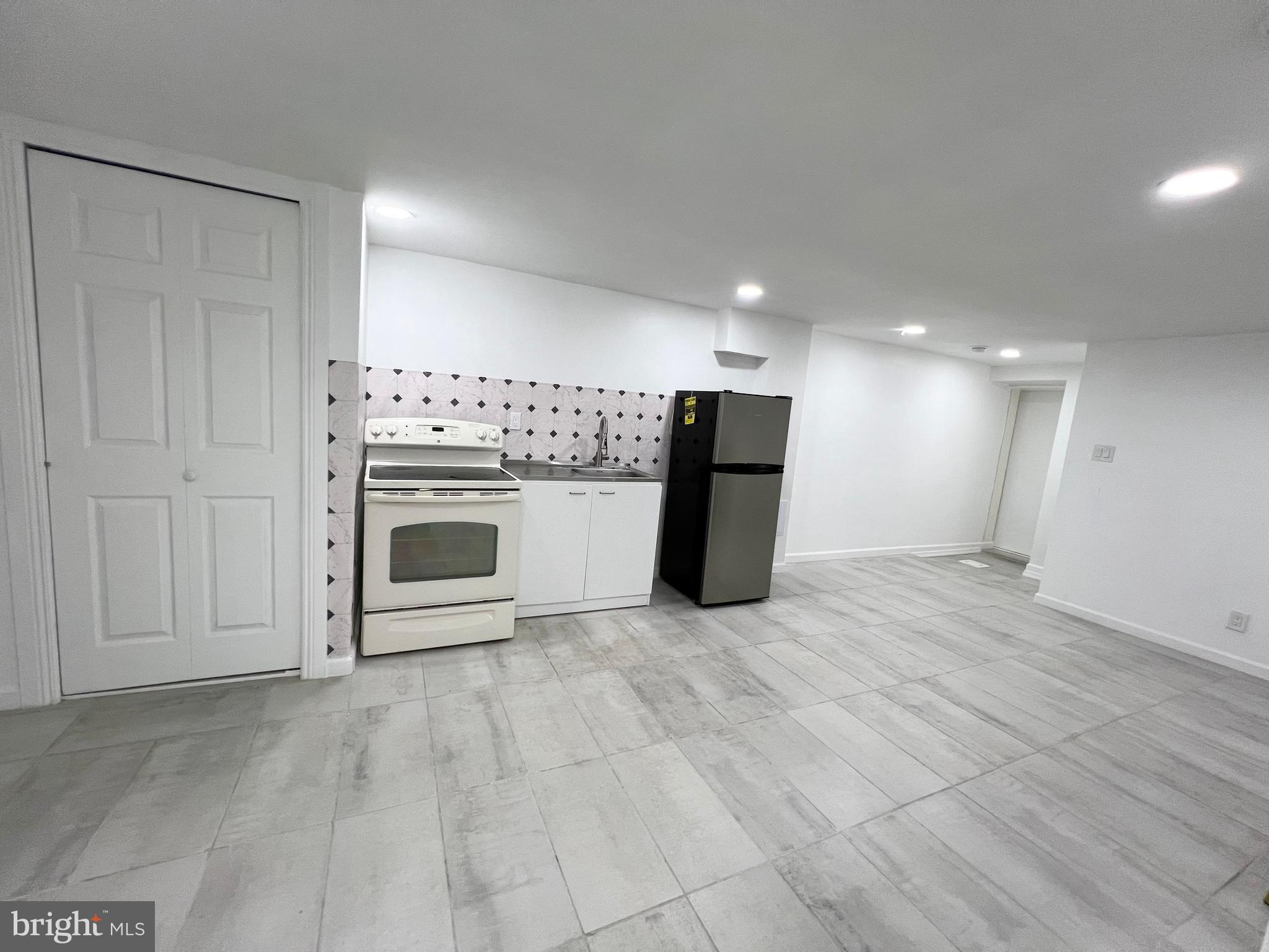 ELMWOOD PARK - Residential