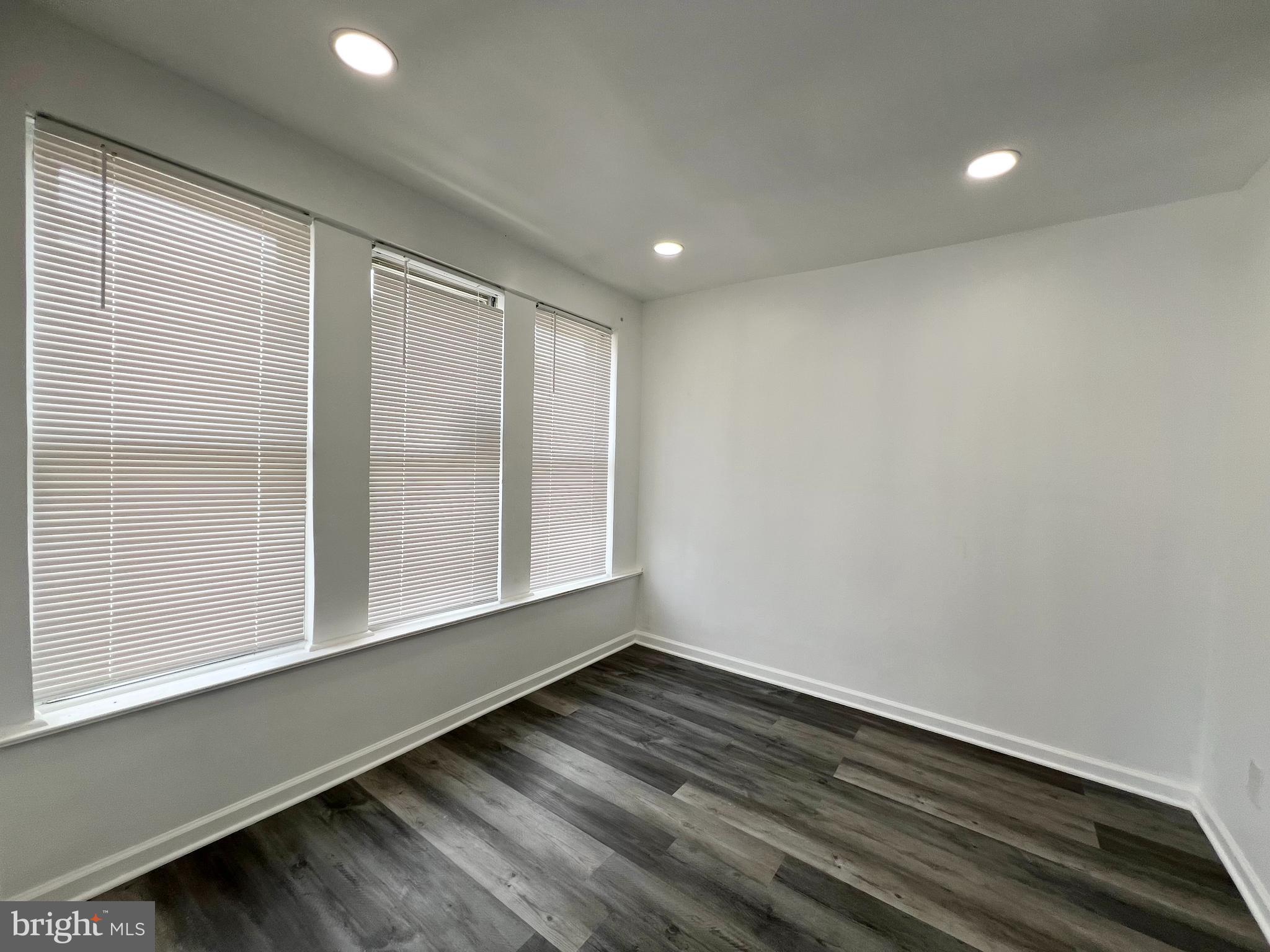 ELMWOOD PARK - Residential