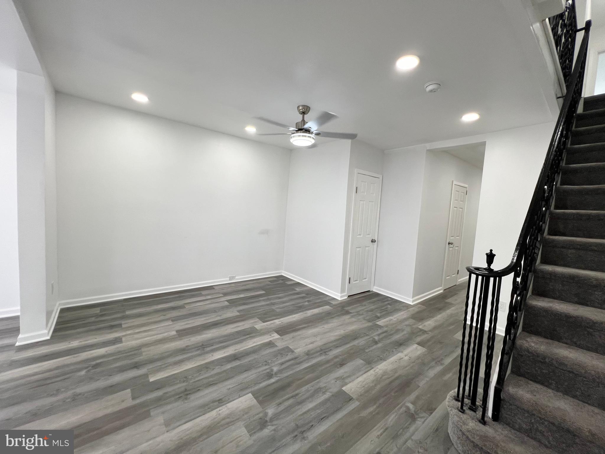 ELMWOOD PARK - Residential