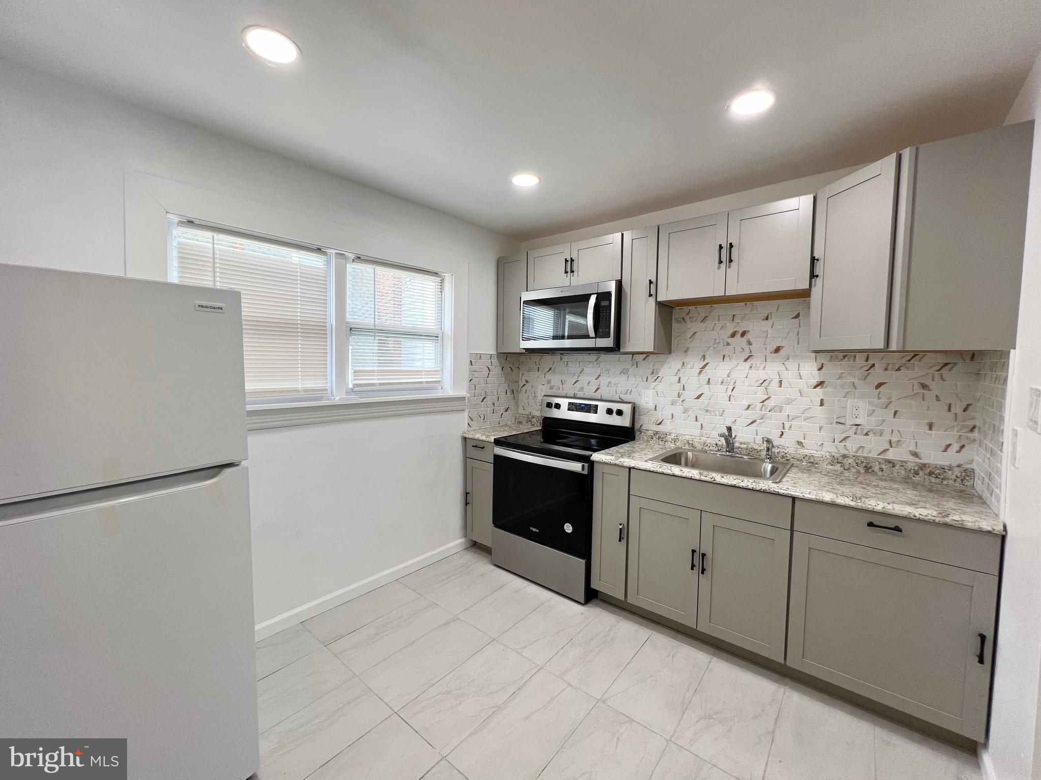 ELMWOOD PARK - Residential