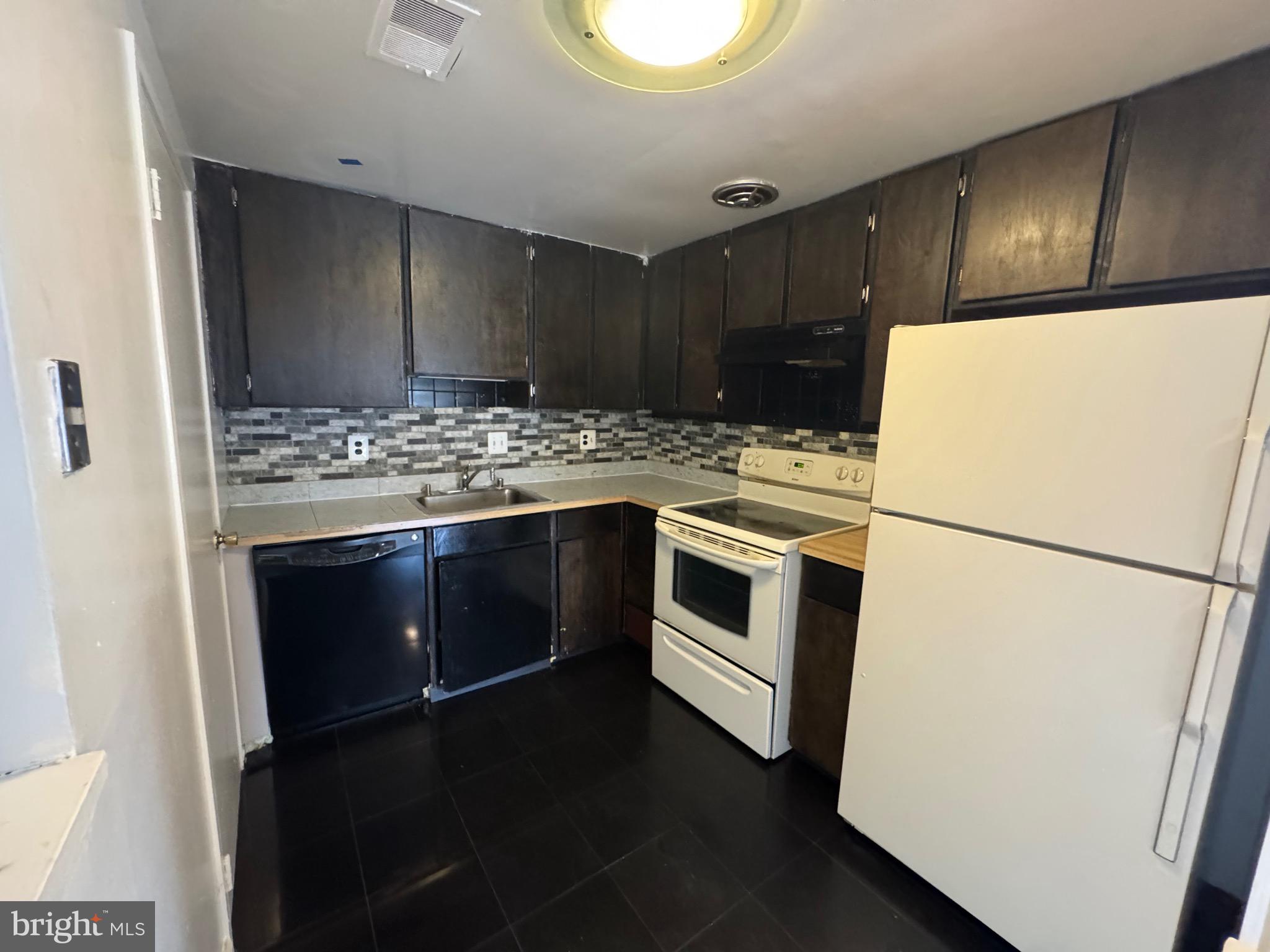 THOMAS CHOICE WEST - Residential Lease