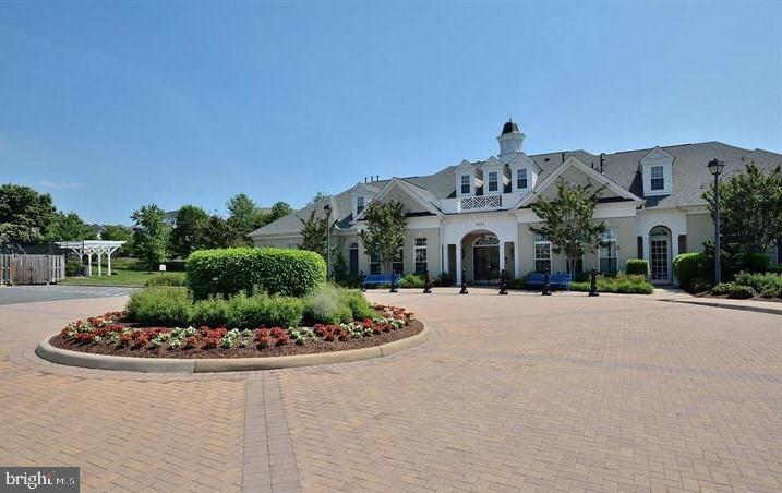 EAGLES POINTE - Residential