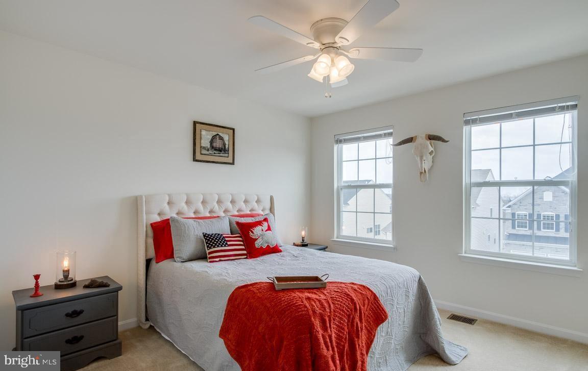 EAGLES POINTE - Residential