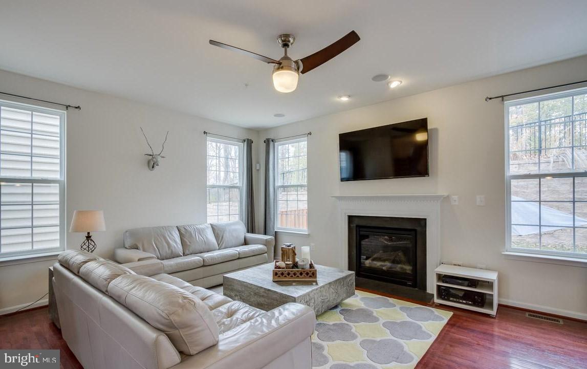 EAGLES POINTE - Residential