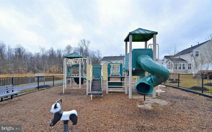 EAGLES POINTE - Residential