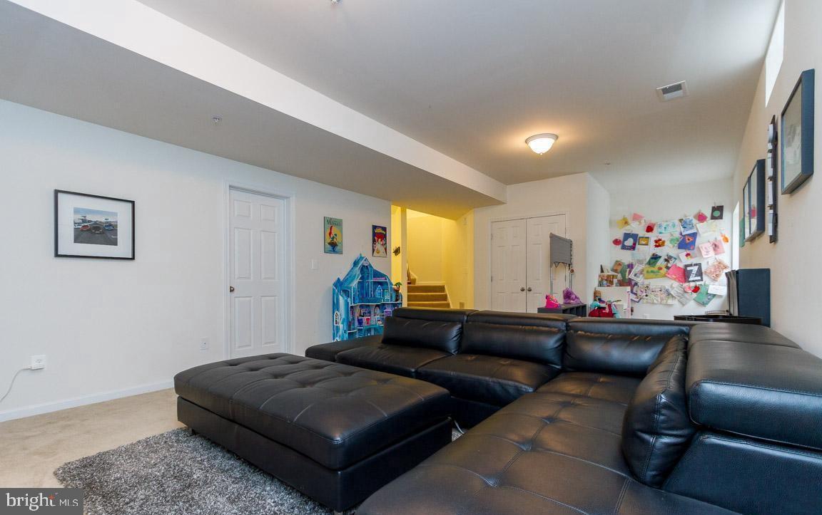 EAGLES POINTE - Residential