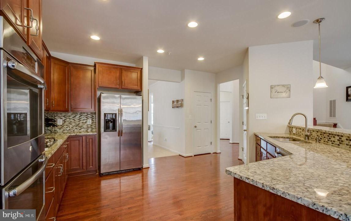 EAGLES POINTE - Residential