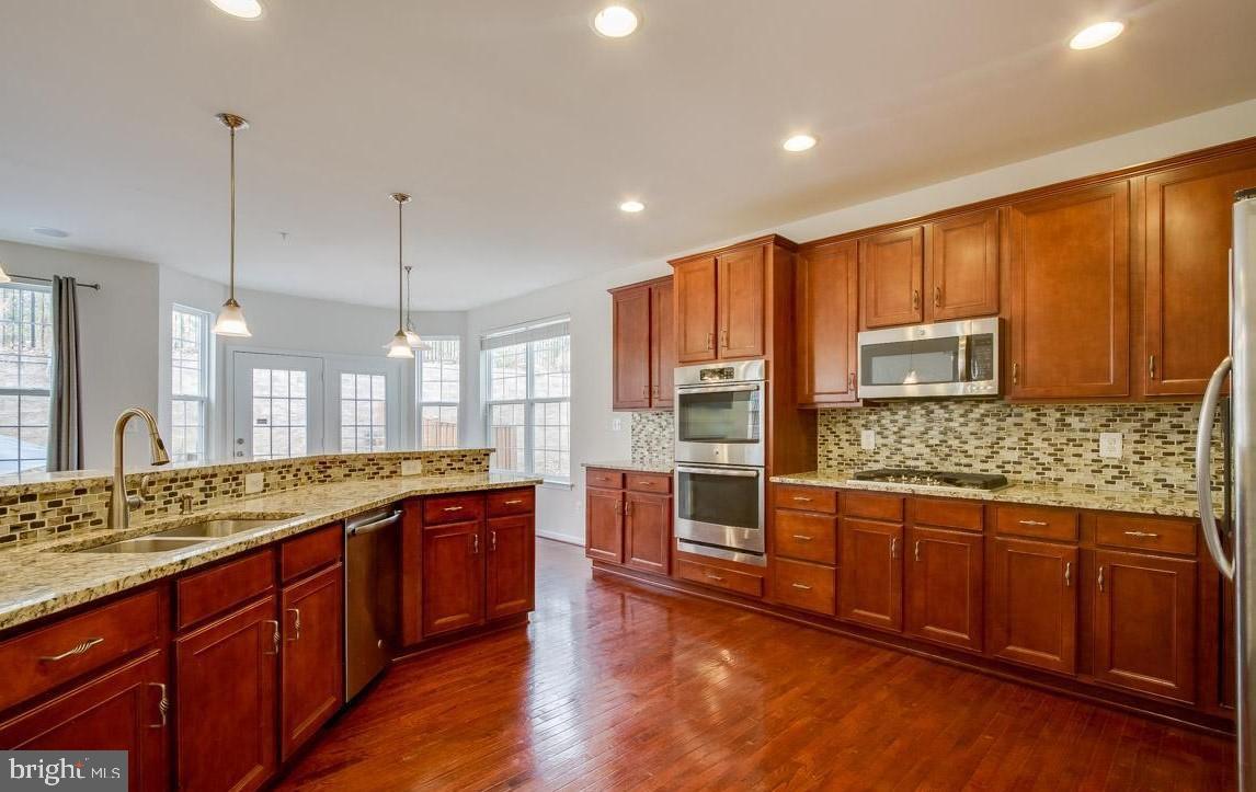 EAGLES POINTE - Residential