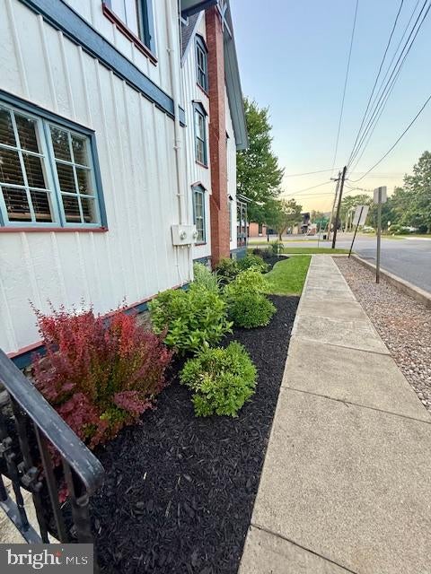 28 CENTRAL AVE