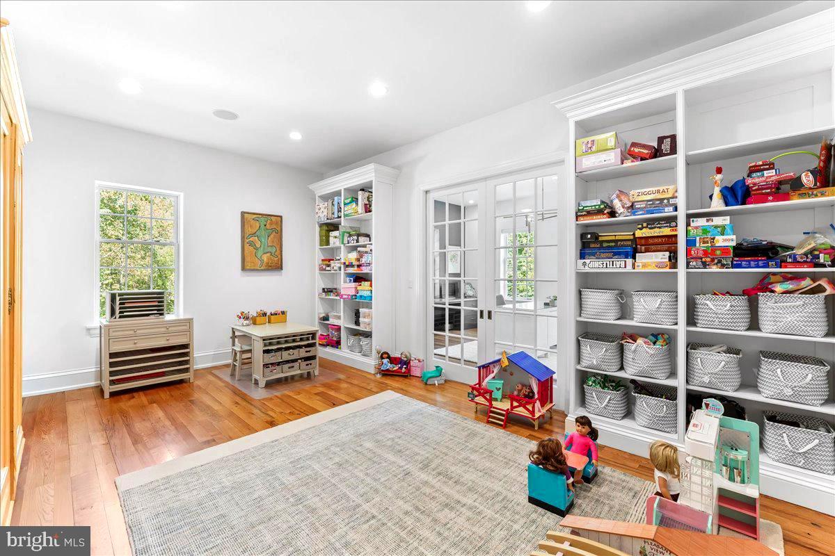 HILLOCH MANOR - Residential