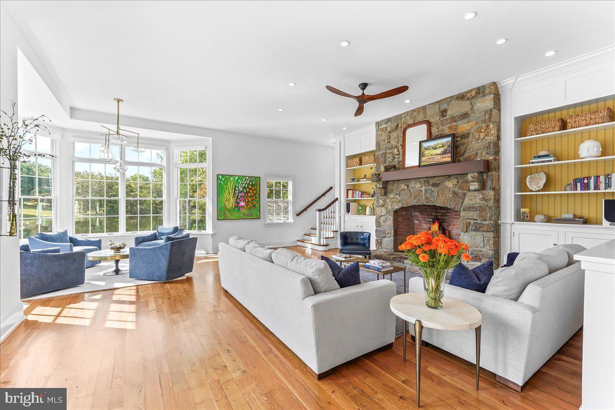 HILLOCH MANOR - Residential