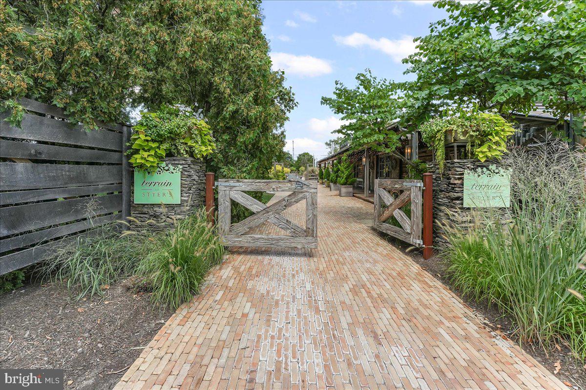 HILLOCH MANOR - Residential