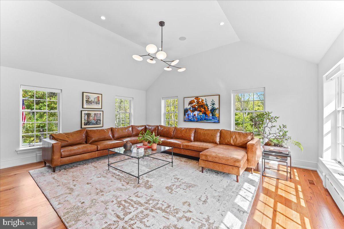 HILLOCH MANOR - Residential