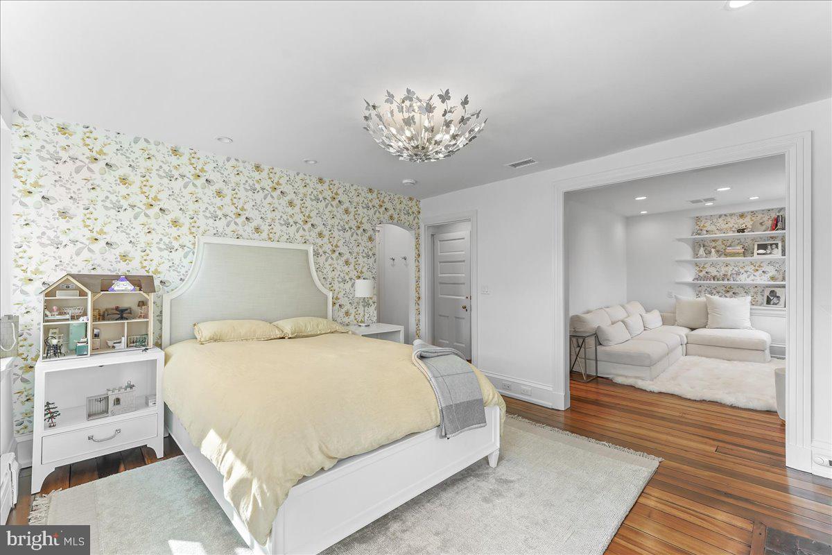 HILLOCH MANOR - Residential