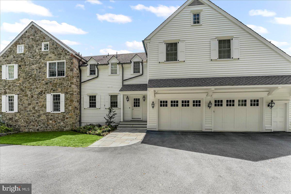 HILLOCH MANOR - Residential