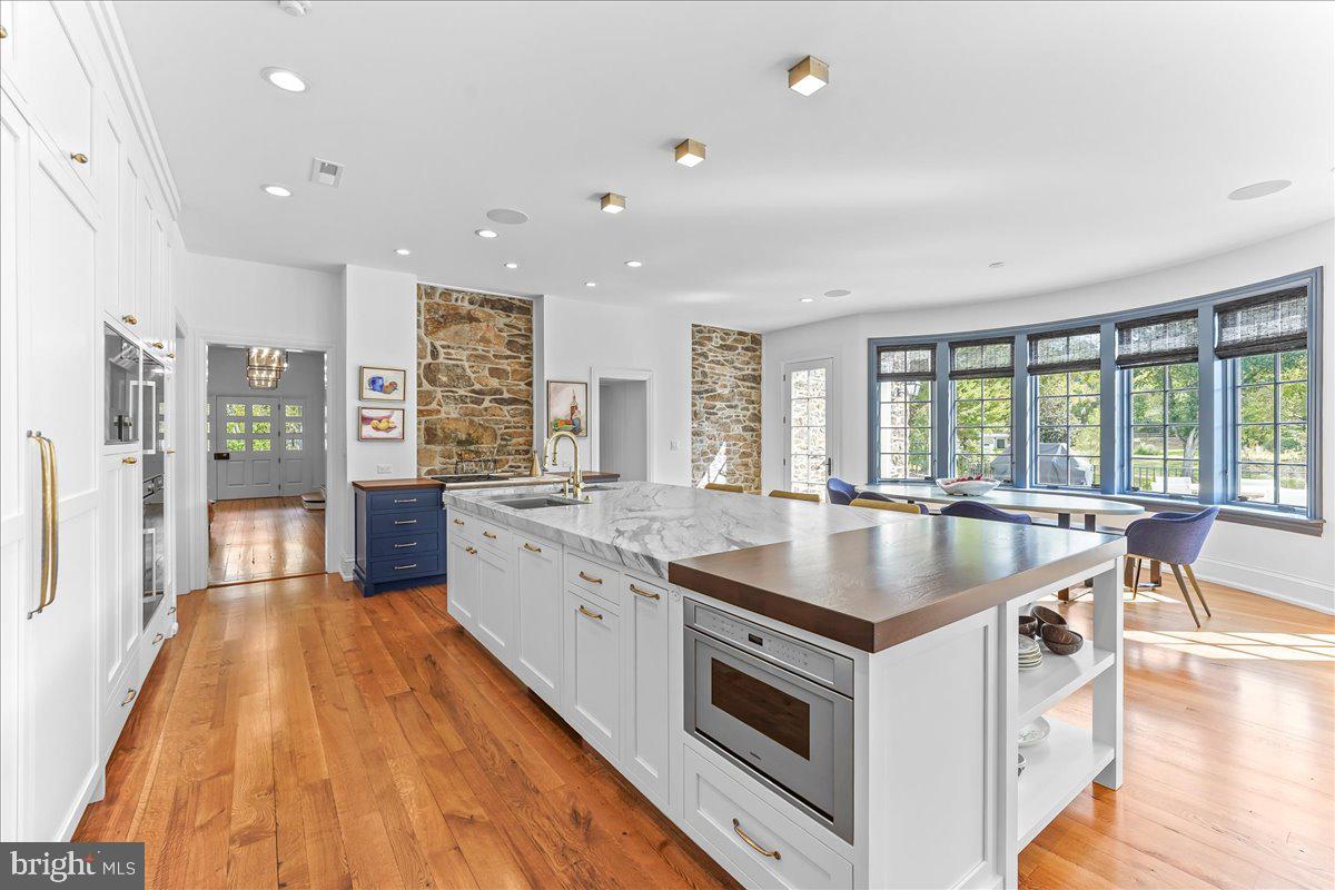 HILLOCH MANOR - Residential