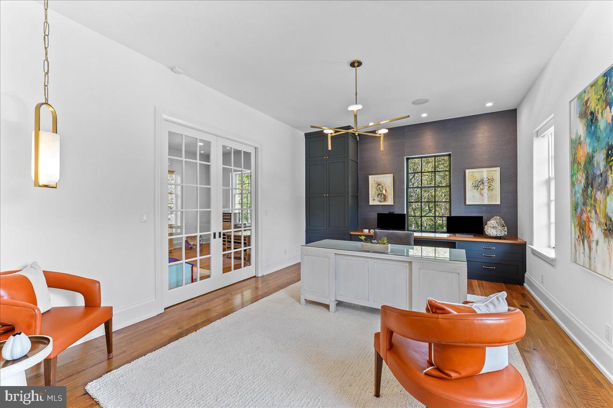 HILLOCH MANOR - Residential