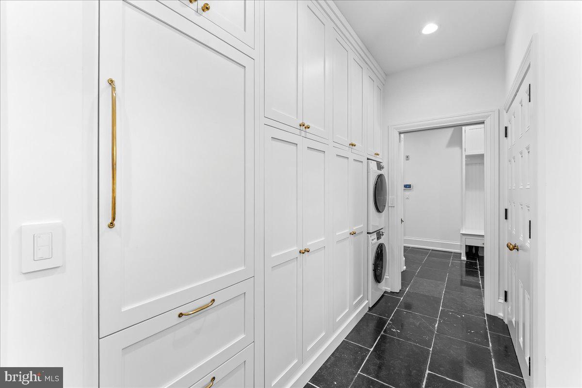 HILLOCH MANOR - Residential