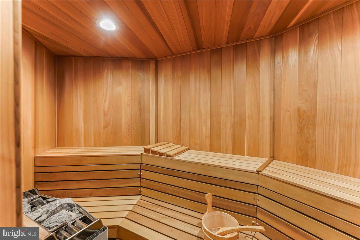 HILLOCH MANOR - Residential