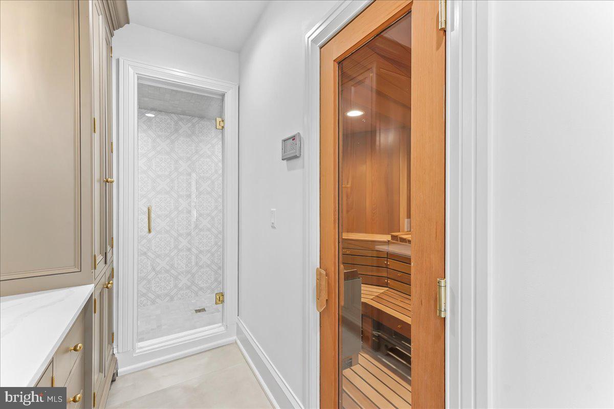 HILLOCH MANOR - Residential