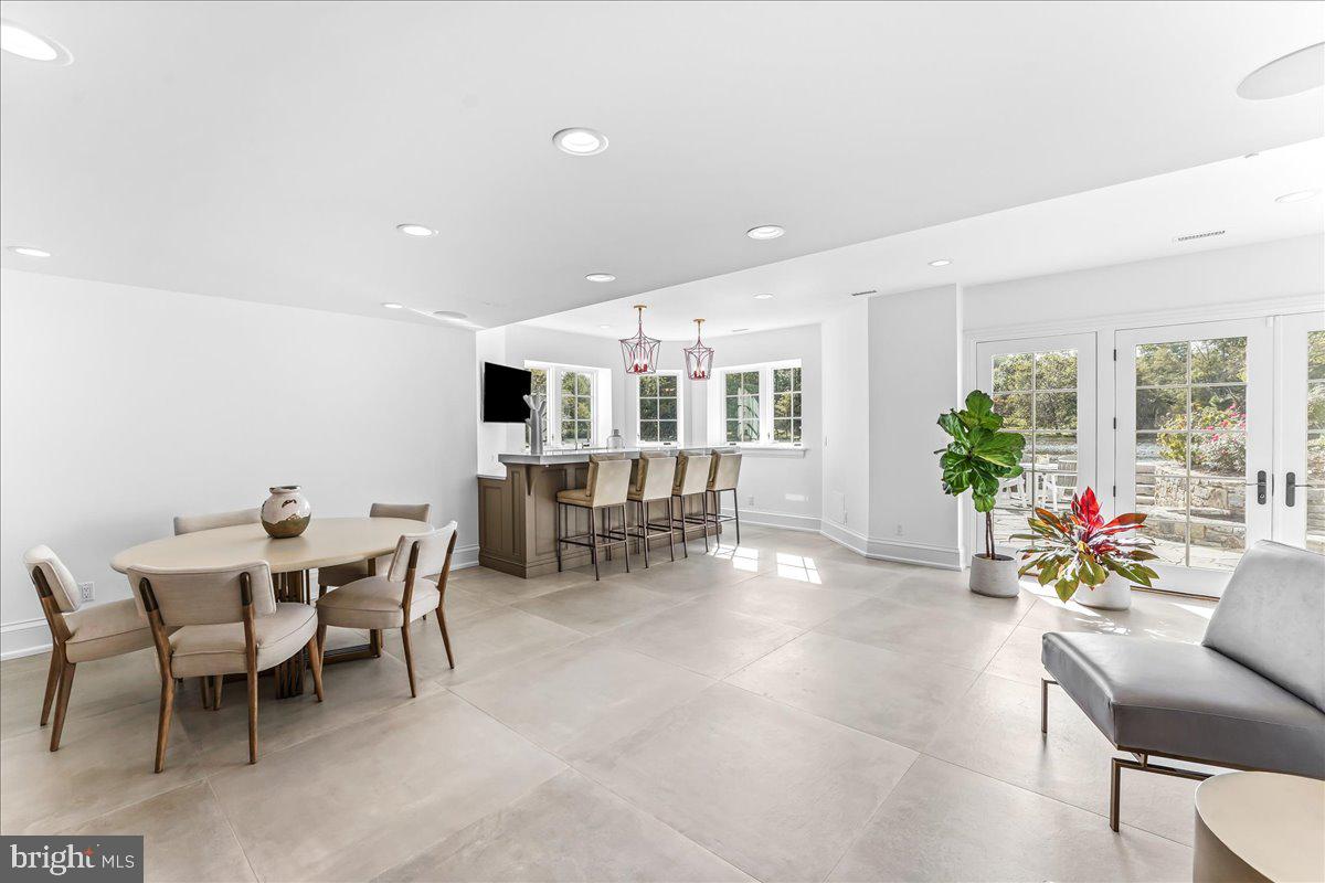 HILLOCH MANOR - Residential