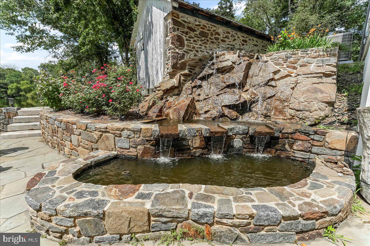 HILLOCH MANOR - Residential