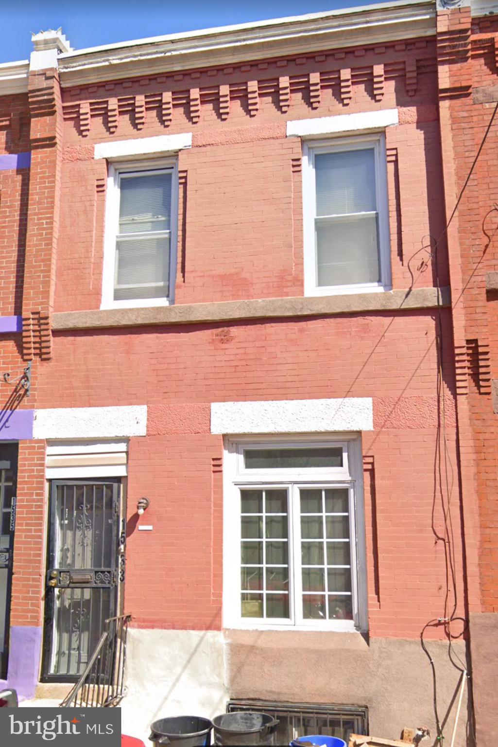 This is great for investors or first-time home buyer, it located about one block from North Broad Street and pedestrian to Temple University. it features Central A.C , spacious living room, 4 bedroom and 2 full baths.