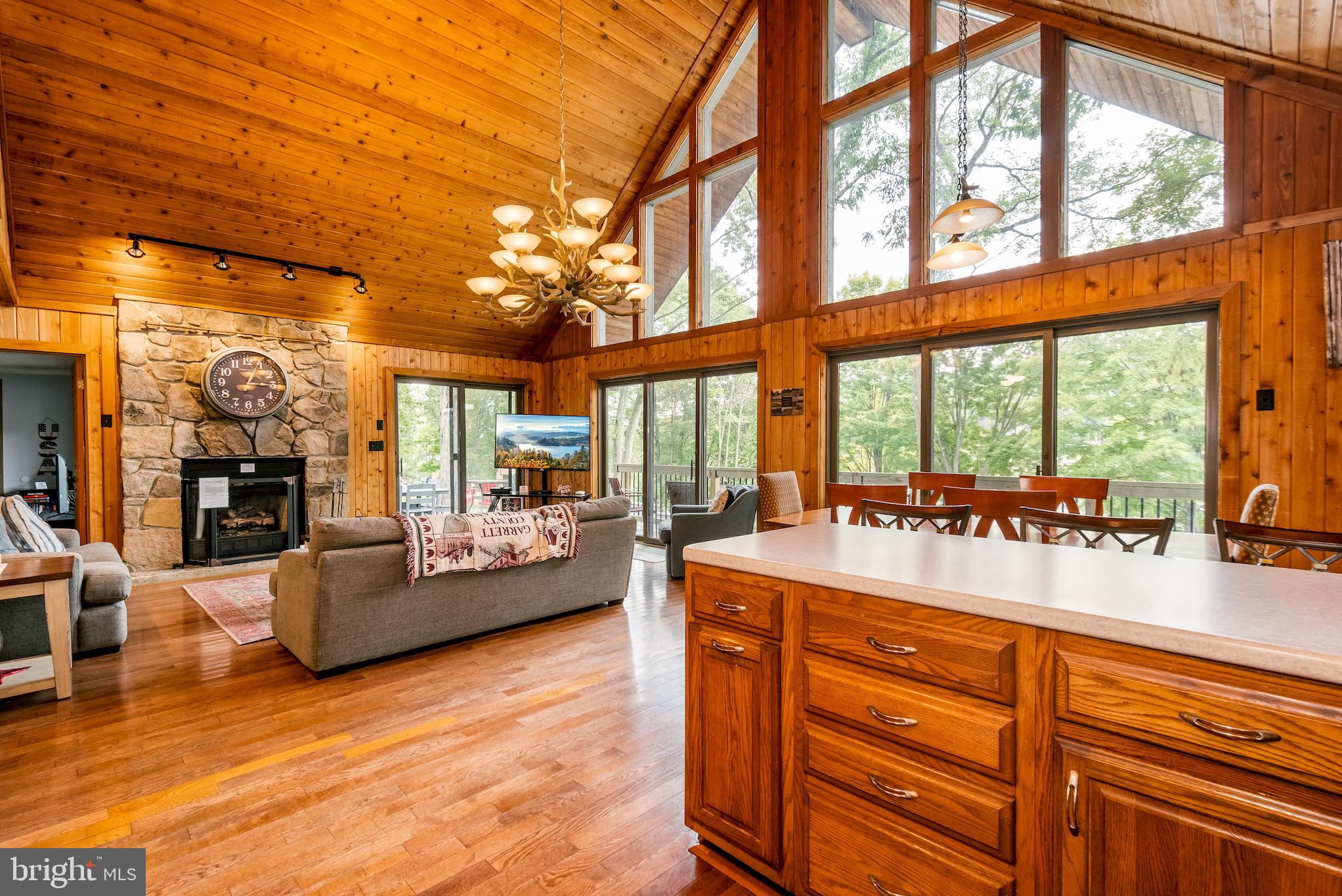 82 LANDMARK DRIVE 4