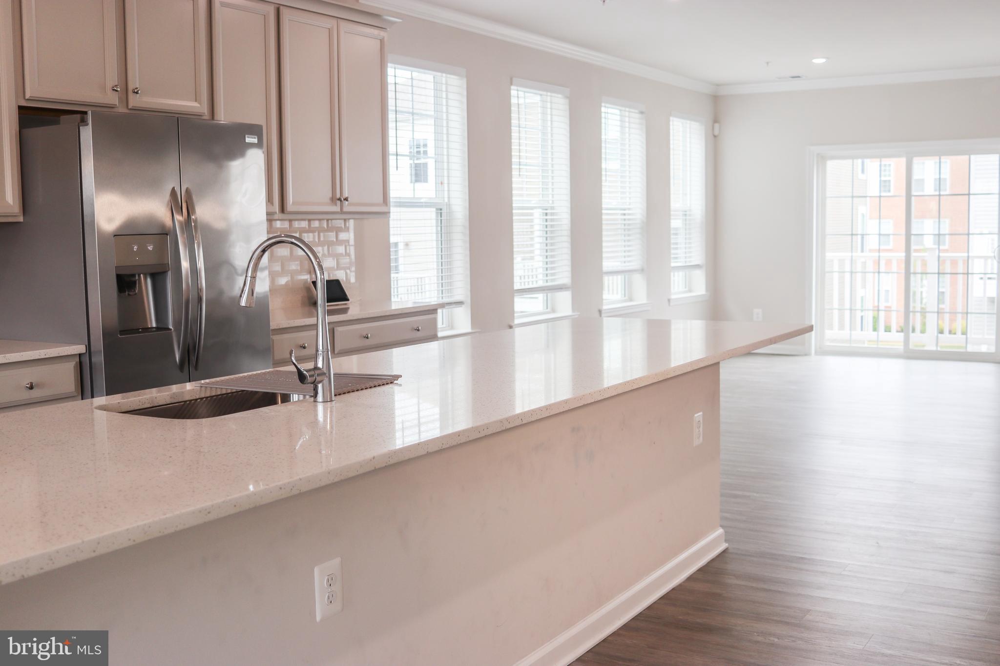 METRO POINTE - Residential